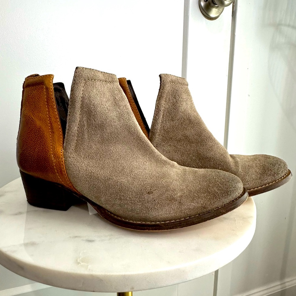 DibaTrue Split Leather Ankle Booties